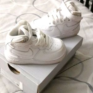 Nike force 1 mid
